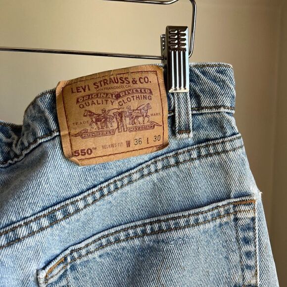 Vintage Levi's red tab 550s relaxed fit light wash distressed jeans 90s baggy 36 - Picture 6 of 9